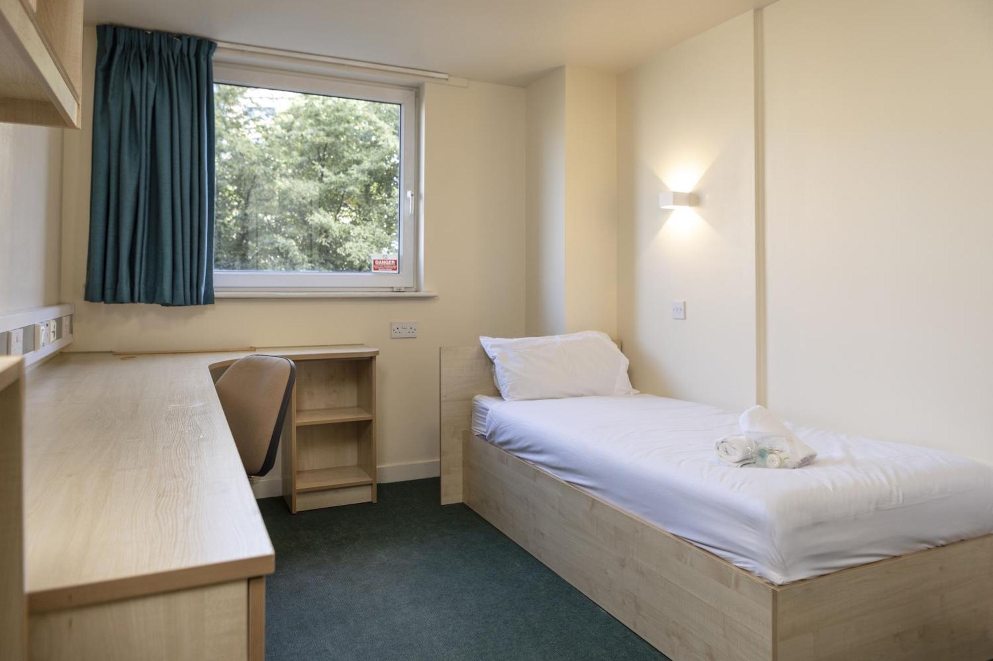 Burley Road Aparthotel Leeds  Exterior photo